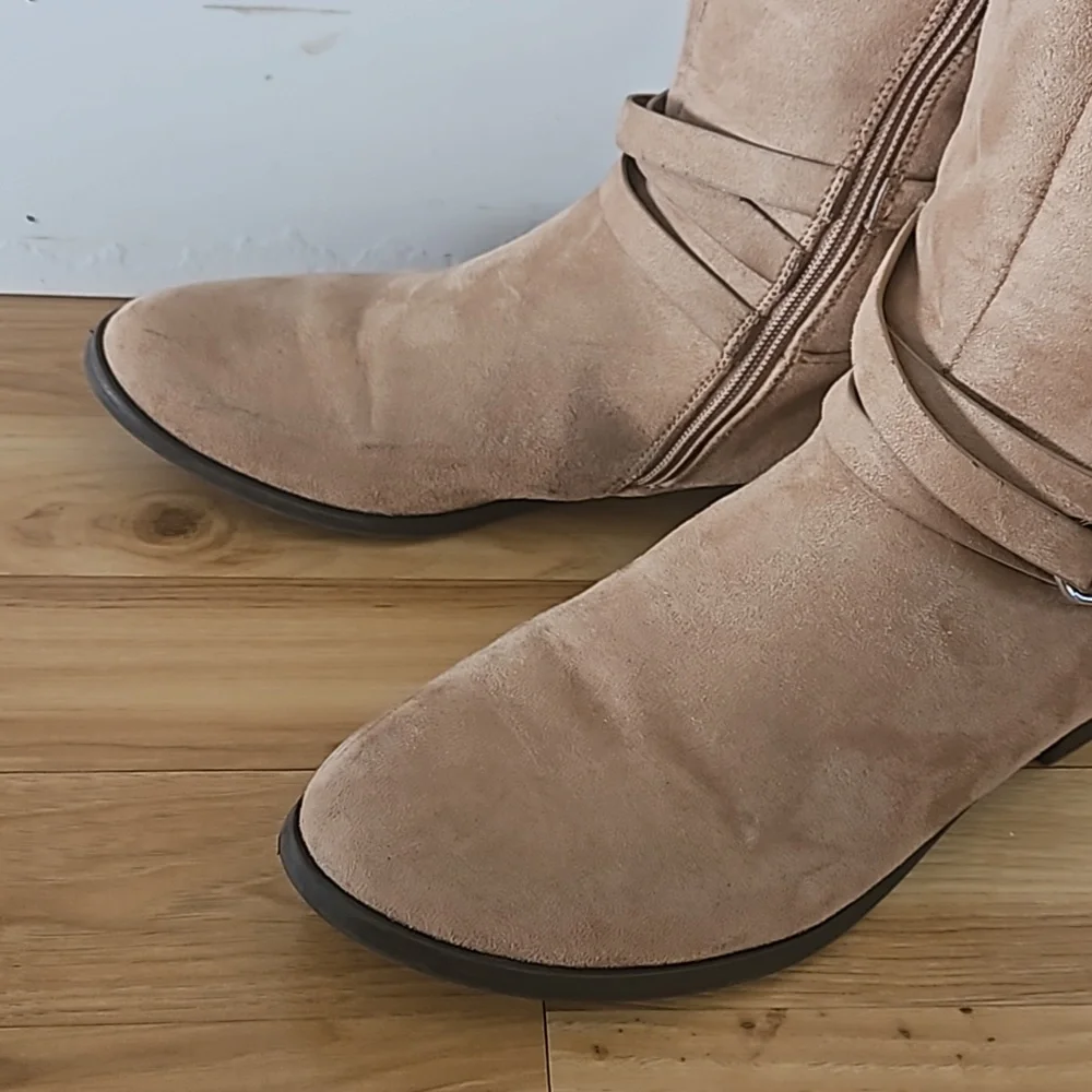 N/A flat beige